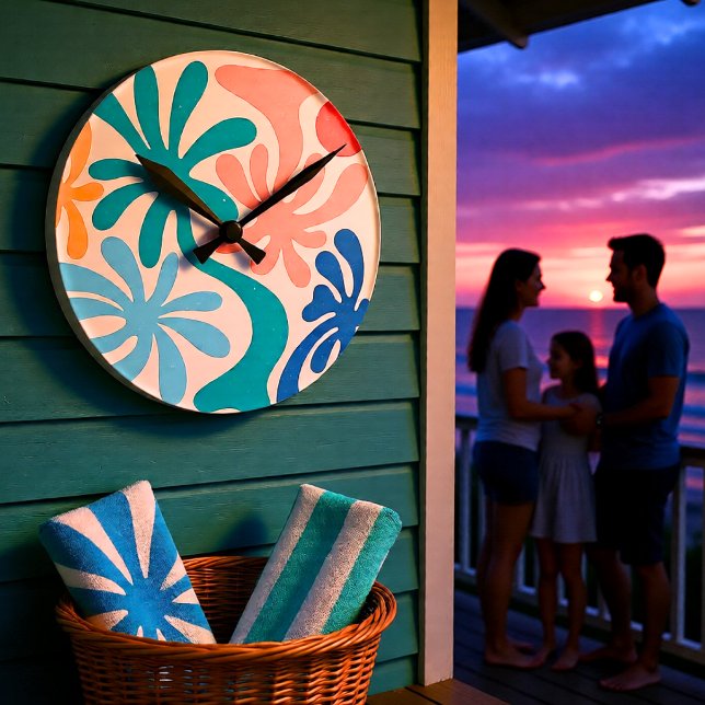 Modern Tropical Retro Palm Pattern Round Clock (Modern Tropical Retro Palm Pattern Round Clock)
