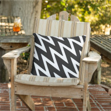 Modern Zig Zag Black & White Garden Decor
