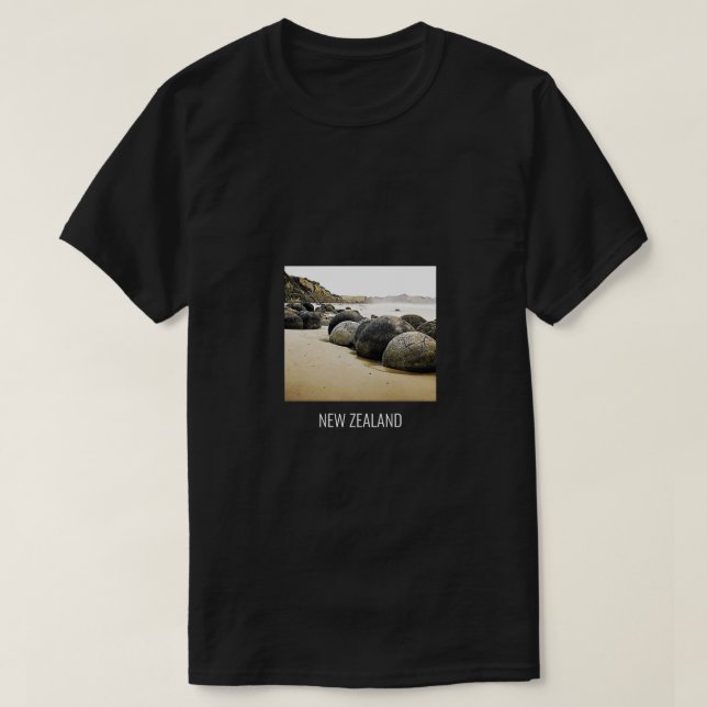 Moeraki Boulders New Zealand travel T-Shirt (Design Front)