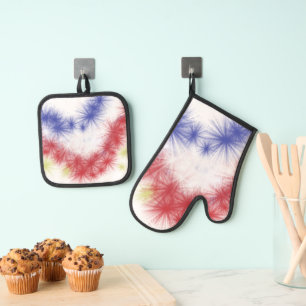Moe's Fireworks Celebration Oven Mitt & Pot Holder Set