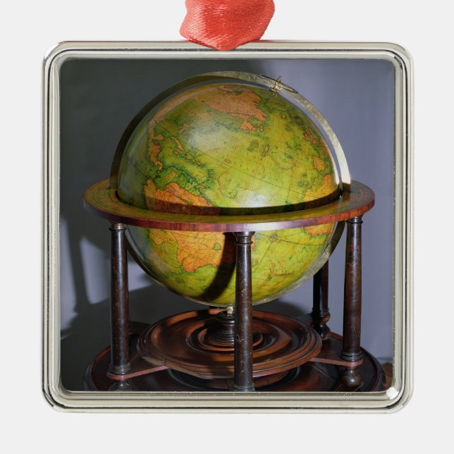 Molyneux Globe Metal Tree Decoration (Front)