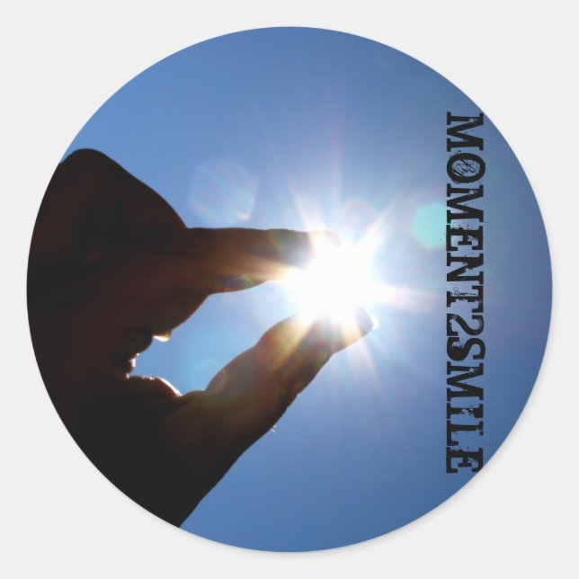 MOMENT2SMILE Large round sticker (Front)