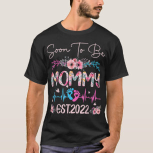 Mommy Est 2022 Soon To Be Mommy Est 2022 Funny Flo T-Shirt