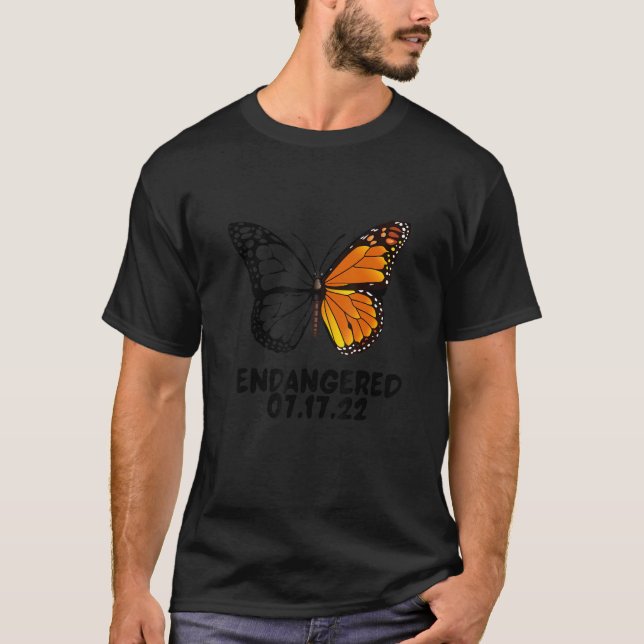 Monarch Butterfly Is Now Endangered What Can You D T-Shirt (Front)