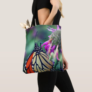 Monarch Butterfly On Flower Close Up Tote Bag