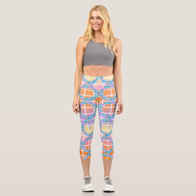 Monochromatic geometric shapes other than circles capri leggings (Front)