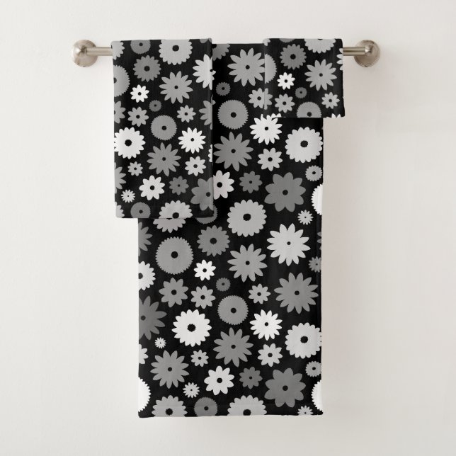 Monochrome Blooms Pattern Bath Towel Set (Insitu)