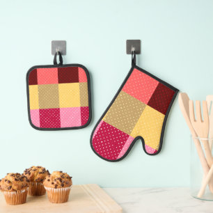 Monogramed Polka Dots Pattern Oven Mitt & Pot Holder Set