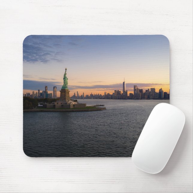 Monuments | Statue of Liberty NYC Mouse Mat (With Mouse)
