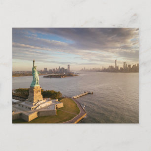 Monuments   Statue of Liberty Postcard
