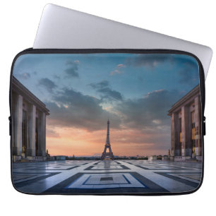 Monuments   The Eiffel Tower Laptop Sleeve