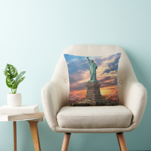 Monuments   The Statue of Liberty Cushion