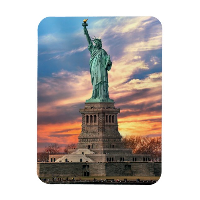 Monuments | The Statue of Liberty Magnet (Vertical)
