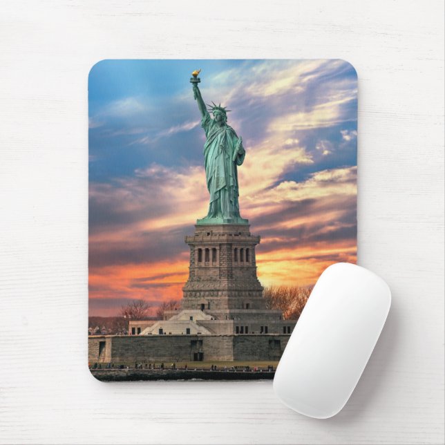 Monuments | The Statue of Liberty Mouse Mat (With Mouse)
