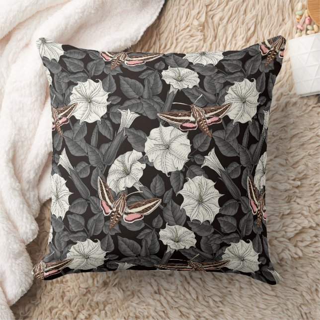 Moonflowers and sphinx moths 2 cushion (Blanket)