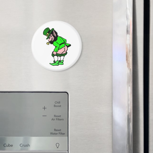 Mooning Leprechaun Magnet (In Situ (Fridge))
