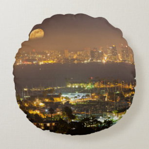 Moonrise over the San Diego skyline Round Cushion