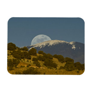 Moonrise over the Sangre de Cristo Mountains, Magnet