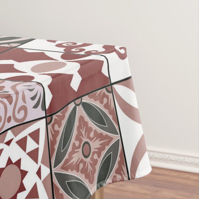 Moroccan tile - bordo and black tablecloth (In Situ)