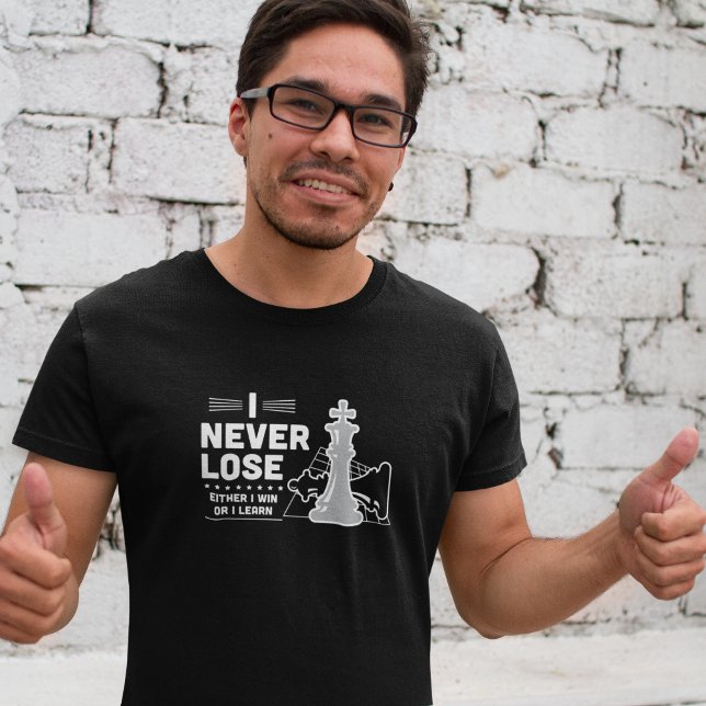 Motivational Never Lose Chess Quote Black White T-Shirt (Motivational Never Lose Chess Quote Black White T-Shirt)