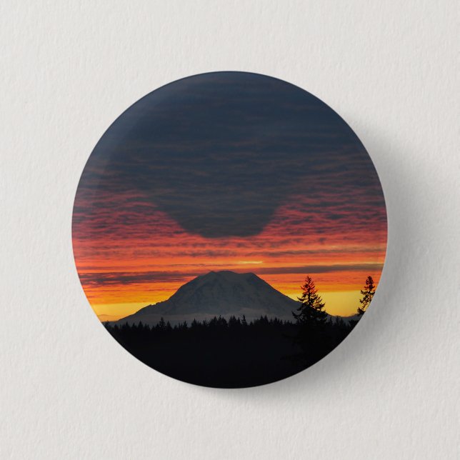 Mount Rainier and it's Shadow 6 Cm Round Badge (Front)