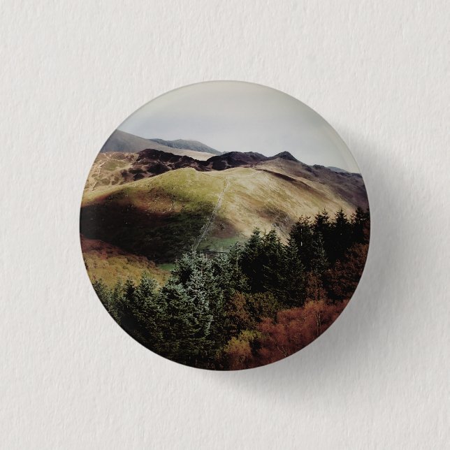 MOUNTAIN VIEWS OF WALES 3 CM ROUND BADGE (Front)