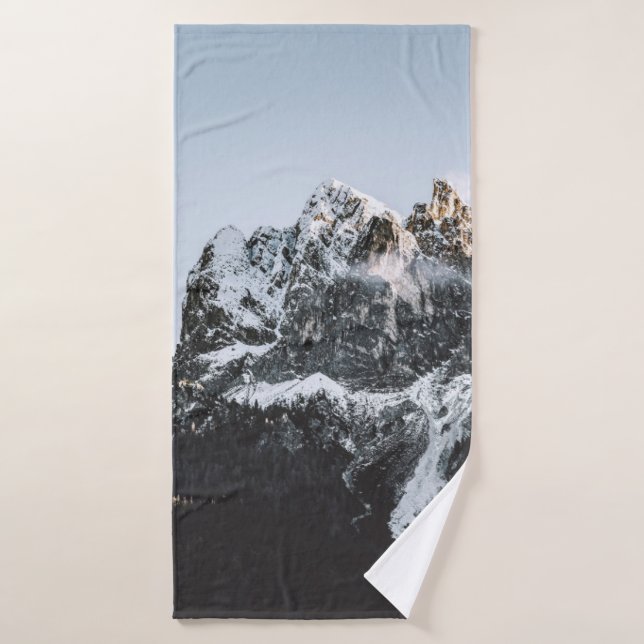 MOUNTAIN WITH SNOW CAP DURING DAYTIME BATH TOWEL (Bath Towel)
