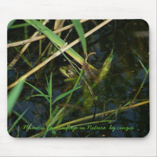 Mouse Pad with a green mimetic frog