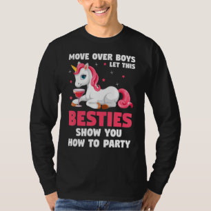 move over boys let this besties show travelling T-Shirt