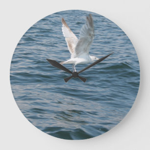 Möwe entführt Zeit Large Clock