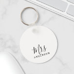 Mr and Mrs | Black and White Modern Script Wedding Key Ring<br><div class="desc">"Mr and Mrs" Black and White Modern Script Personalized Couple Gift

Perfect as wedding gifts for newlywed,  wedding anniversary gifts,  Valentine's day gifts and gift for any occasions.</div>