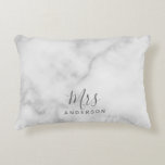 Mr and Mrs | Elegant White Marble Modern Script Decorative Cushion<br><div class="desc">"Mr and Mrs" Elegant White Marble Modern Script Personalised Couple Gift

Perfect as wedding gifts for newlywed,  wedding anniversary gifts,  Valentine's day gifts and gift for any occasions.</div>