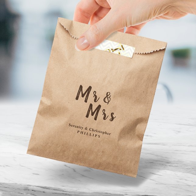 Mr and Mrs rustic wedding favours Favour Bags (Mr and Mrs rustic wedding favors Favor Bag)