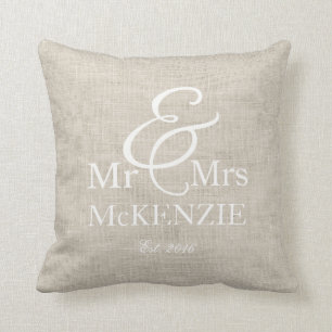 "Mr & Mrs" personalised with faux burlap backgroun Cushion