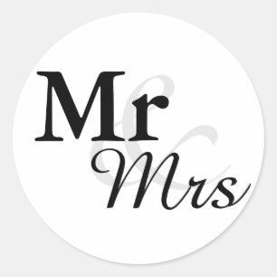 Mr&Mrs Simple Elegant Typography Wedding Favour Classic Round Sticker