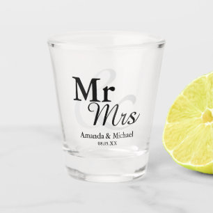 Mr&Mrs Simple Elegant Typography Wedding Favour Shot Glass