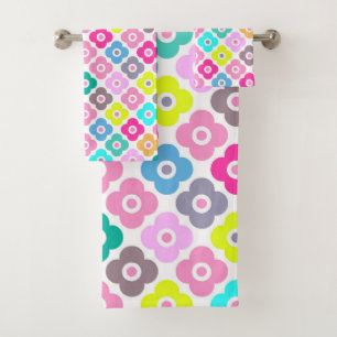 Multicolored rustic flower pattern on white bath towel set