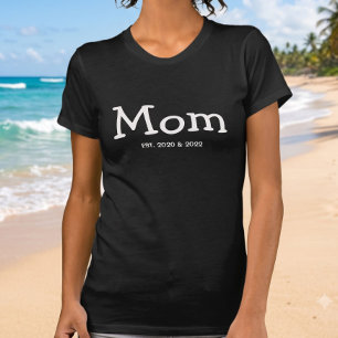 Mum Est Saying Black Whimsical Font T-Shirt