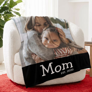 Mum Est Saying White Whimsical Font Fleece Blanket