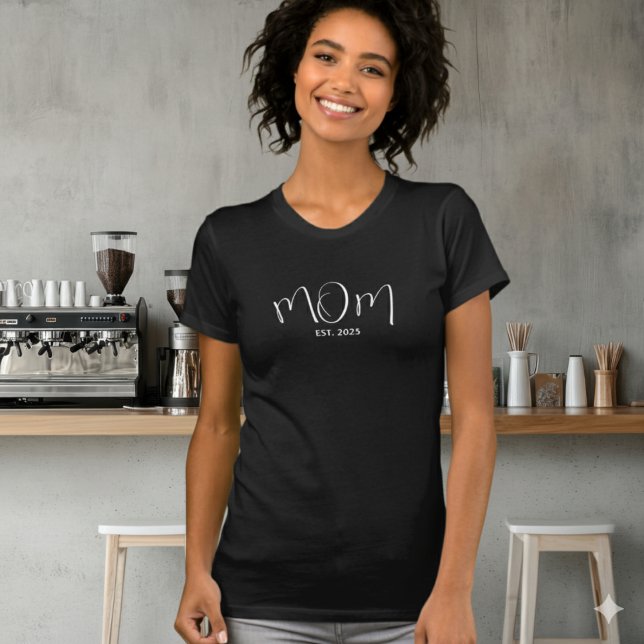 Mum Established New Mum Gift  T-Shirt (Creator Uploaded)