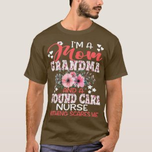 Mum Grandma Wound care Nurse Nothing Scares Me Mot T-Shirt