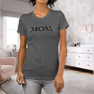Mum Kids Names Est Year Black Family Typography T-Shirt