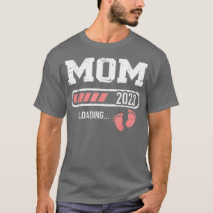 Mum loading 2023 for pregnancy announcement T-Shirt