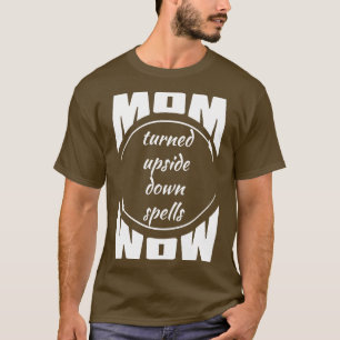 Mum turned upside down spells wow funny quote T-Shirt