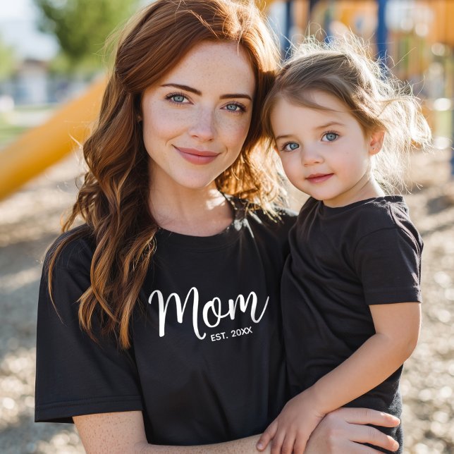 Mum White Script Established Date Minimal Bold T-Shirt (Creator Uploaded)