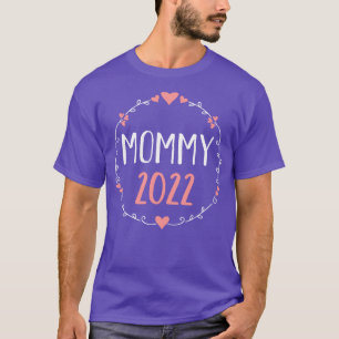 Mummy 2022 for pregnancy announcement T-Shirt