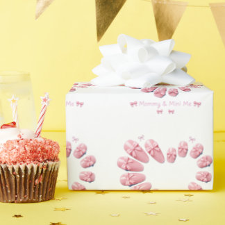 Mummy and Mini Me Matching Pink Bow Nails - Mum a Wrapping Paper