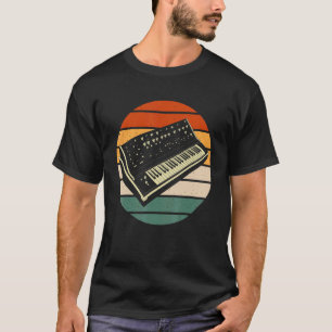 Musician Synthesizer Player Music   Retro Synthesi T-Shirt
