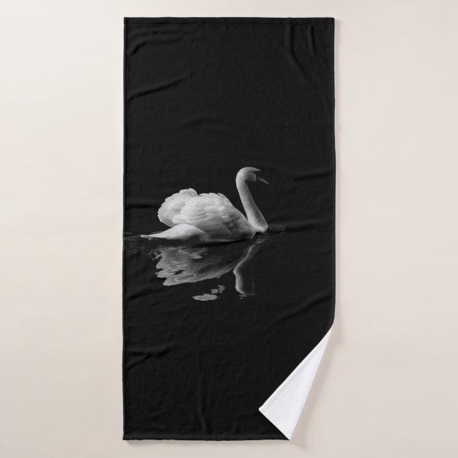 MUTE SWAN IN LOW LIGHT PHOTOGRAPHY BATH TOWEL (Bath Towel)