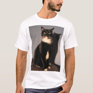 My cat hates you T-Shirt